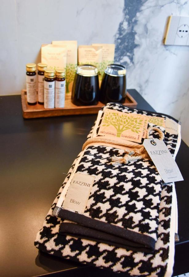 Nuova Cafe' Suite Salice Terme Ngoại thất bức ảnh