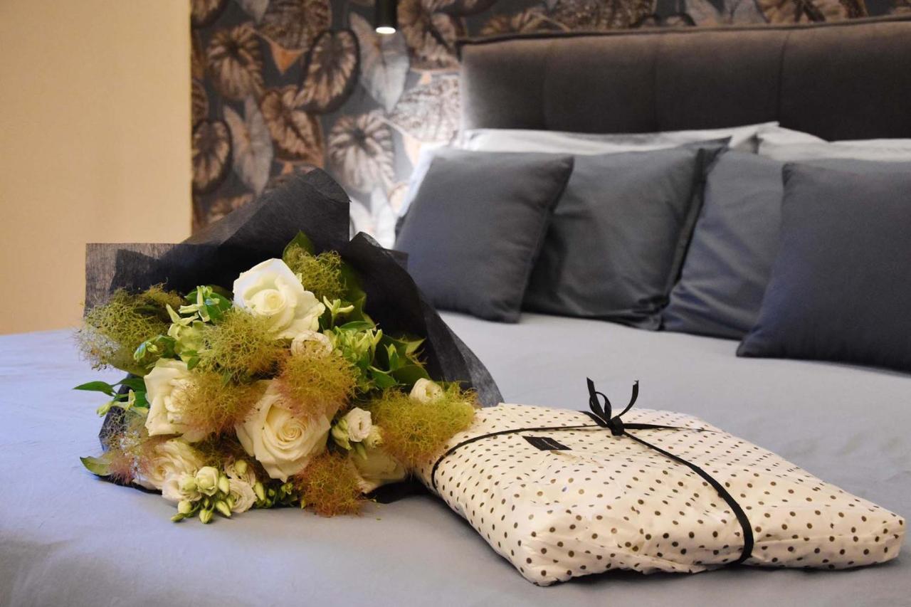 Nuova Cafe' Suite Salice Terme Ngoại thất bức ảnh